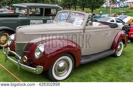 Pittsburgh, Pennsylvania, Usa July 24, 2021 The Pittsburgh Vintage Gran Prix In Schenley Park, A Yea