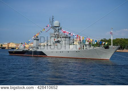 Saint Petersburg, Russia - July 28, 2016: Small Anti-submarine Ship 