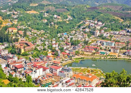 Stadsbilden i Sapa stad i Vietnam