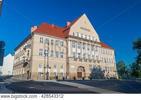 Walbrzych, Poland - June 3, 2021: School And Kindergarten Complex No. 5 In Walbrzych.