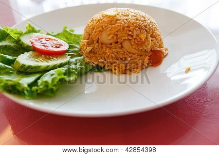 Arroz frito com linguiça