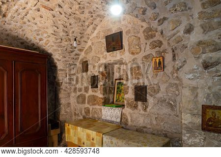 Jerusalem, Israel, July 17, 2021 : Icons In The Interior Of The Small Feodorovsky Monastery In Chris
