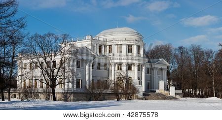 Елагин дворец в Санкт Петербург