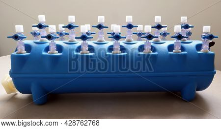 Vacuum Manifold. Processes Up To 20 Samples Simultaneously. Includes Manifold, Stopcocks, Neoprene S