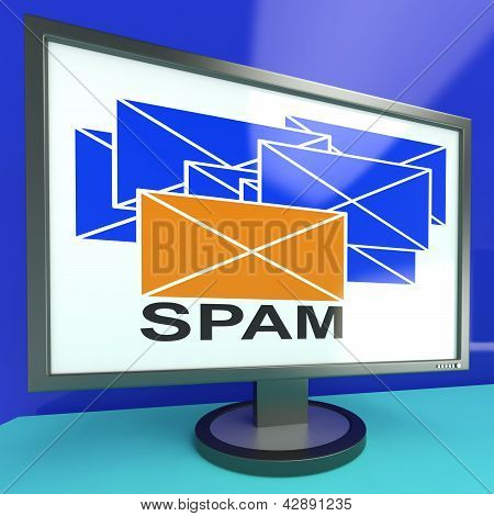 Obálka spam na Monitor ukazující škodlivé zprávy