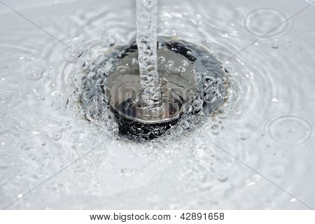 Water In een gootsteen