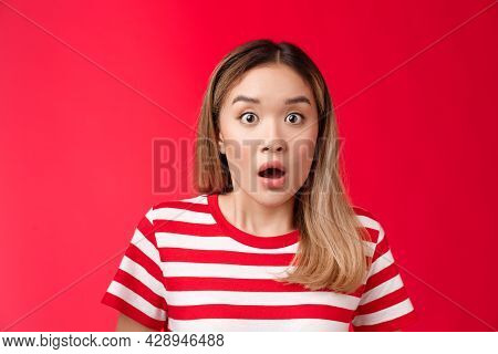 Close-up Shocked Alarmed Speechless Asian Blond Woman Drop Jaw, Gasping Impressed, Hear Shocking Stu