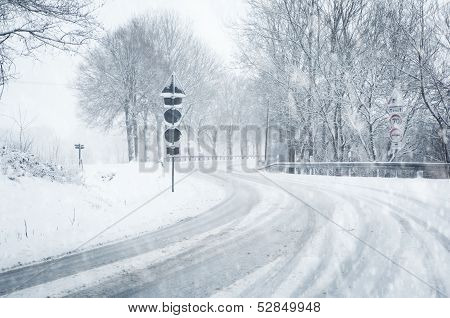 Snowfall on a cury country road