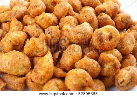 Spiced coated fried peanut