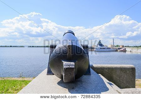 Battle cannon on the waterfront in Kronstadt