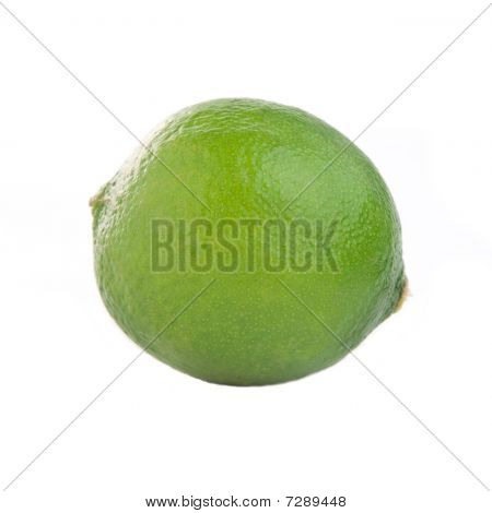 Frisk lime på hvid baggrund