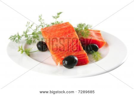 Rose saumon sur une plaque blanche aux Olives