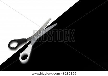 Schere in schwarz und weiß