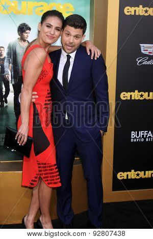 LOS ANGELES - MAY 27:  Breanne Racano, Jerry Ferrara at the 