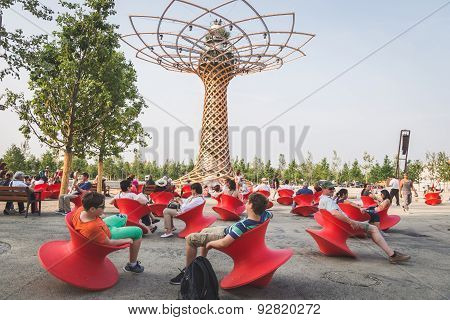 People Sitting  In Front Of Tree Of Life At Expo 2015 In Milan, Italy