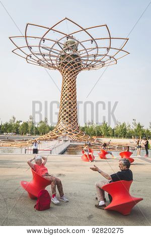 People Sitting  In Front Of Tree Of Life At Expo 2015 In Milan, Italy