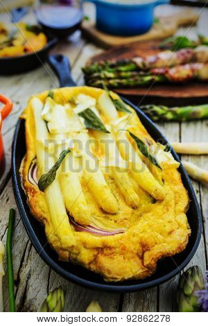 Asparagus - the delights of white and green asparagus, a variety of dishes
