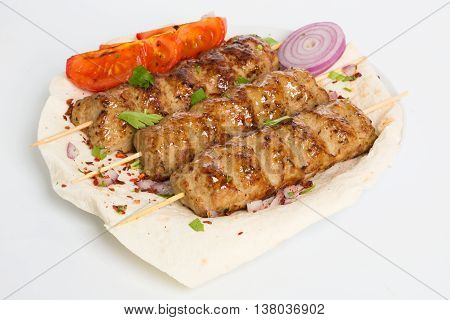 lula kebab with vegetables in a pita.