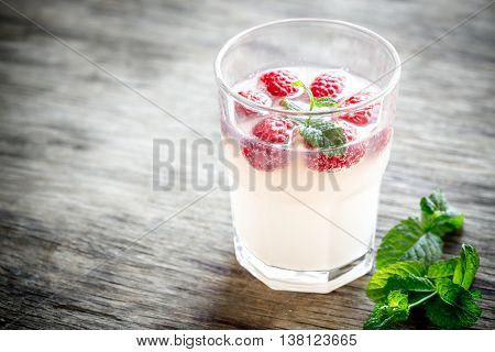 Sparkling Raspberry - Limoncello Cocktail