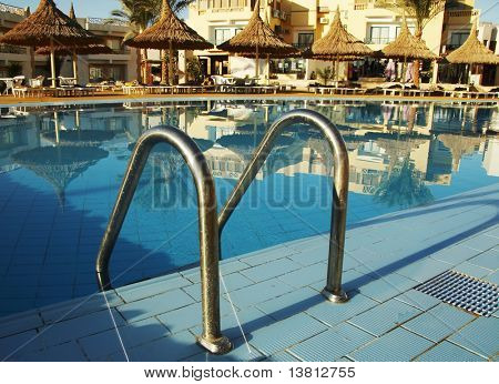 Schiene in den Swimming-Pool