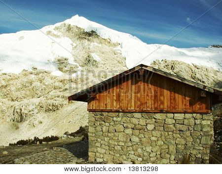 กระท่อมหินในภูเขา Cordilleras