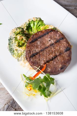 Fried beef cutlet served with broccoli garnish