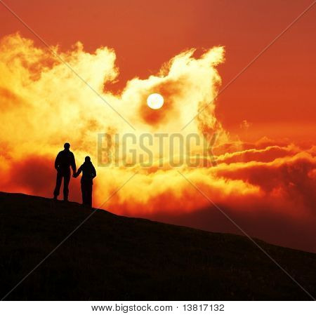 Pareja en la puesta del sol