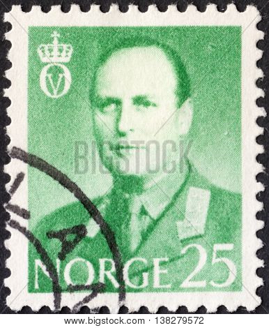 NORWAY - CIRCA 1958: A stamp printed in Norway shows a portrait of King Olav V the series 