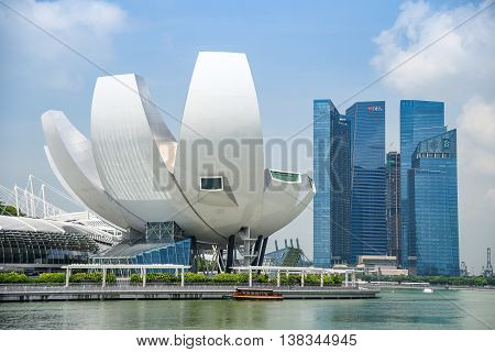 SINGAPORE - MAY 6 2016 : Cityscape of Singapore Skyline and Art Science museum at Marina Bay Sands one of famous tourist attraction in Asia.