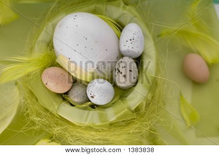 Ovos de Páscoa feliz feriado