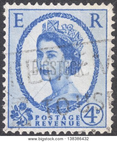 MOSCOW RUSSIA - JANUARY 2016: a post stamp printed in the UNITED KINDOM shows a Portrait of Queen Elizabeth II circa 1955 -1957