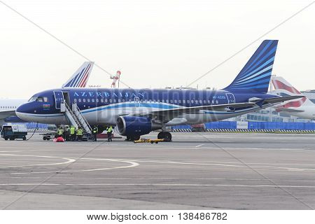 MOSCOW, RUSSIA - SEPTEMBER 26, 2014:  Airbus A320 Azerbaijan Airlines on the apron of Domodedovo Airport expects passenger compartment cleaning team.