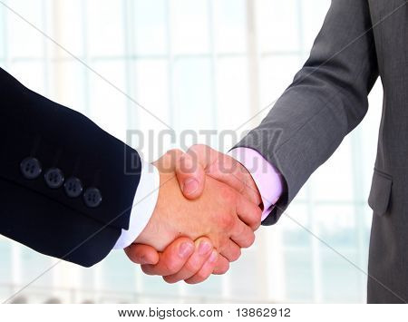 Handshake isolerad på vit bakgrund