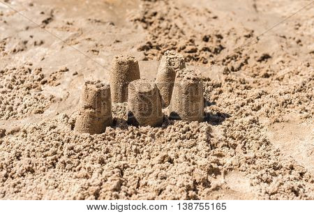 sandy towns on the sea beach .