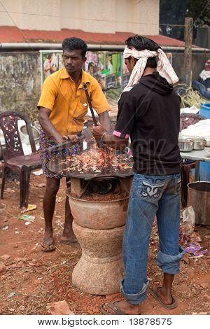 Kerala - 30. December: Populære indiske Street Food Chaat er forberedt på 30 December 2010 i Keral
