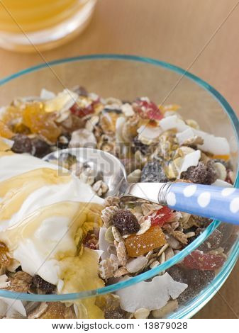 Mísa Museli s Creme Fraiche a medem