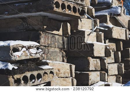 Old Concrete Ceilings, Set By The Post After The Demolition Of The Dilapidated Dilapidated House. Di