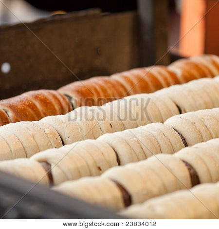 Biscotti di zucchero arrostire su uno spiedo