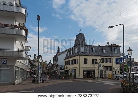 Hofheim Am Taunus, Germany-april 25, 2018: Pedestrian Zone Corner Street At The Untertor, Hofheim Am