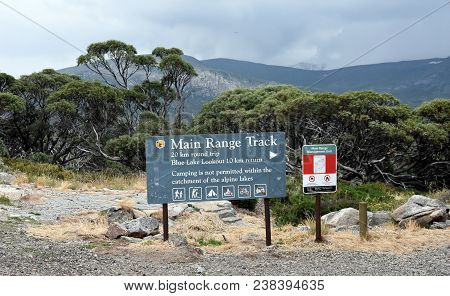 Charlotte Pass, Australia - Jan 27, 2018. The Sign Of Main Range Track At Charlotte Pass In Snowy Mo