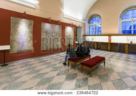 Saint Petersburg, Russia - March 16, 2018: Visitors In Sumer Room Of Hermitage Museum. The State Her