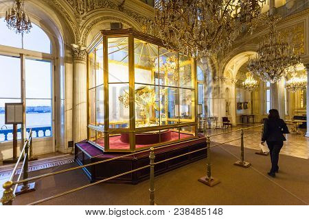Saint Petersburg, Russia - March 16, 2018: Visitor In Peacock Clock Room Of Hermitage Museum. The St