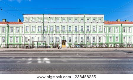 Saint Petersburg, Russia - March 18, 2018: People Near Saint Petersburg State University On Universi