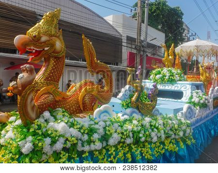 Samut Prakarn, Thailand - April 22, 2018: - A Parade On Songkran Festival In Phra Pradaeng, Wednesda
