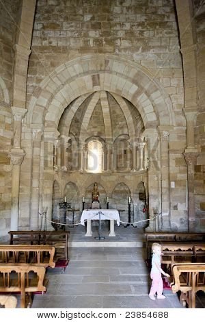 Innenraum der Kirche von Saint Mary de Eunate, Weg nach Santiago De Compostela, Navarra, Spanien