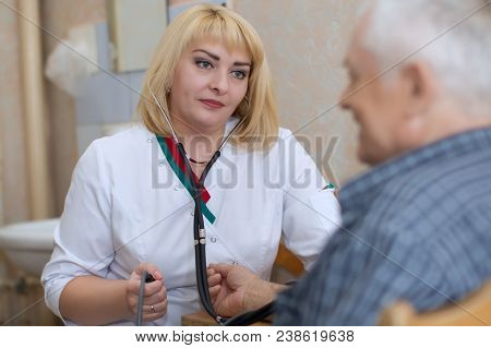 Belarus, Gomel, 24 April 2018. The Gomel Central Hospital.the Doctor Measures The Pressure On The Pa