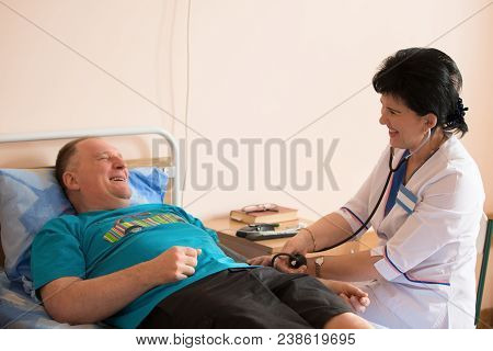 Belarus, Gomel, 24 April 2018. The Gomel Central Hospital.the Doctor Measures The Pressure On The Pa