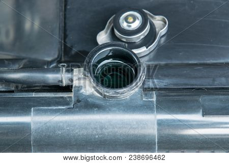 Open Car Radiator Cap , Check Coolant  For Engine Cooling