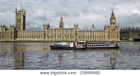 Big Ben und Westminster-Palast in London