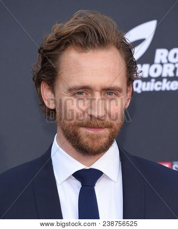 LOS ANGELES - APR 23:  Tom Hiddleston arrives to the Marvel Studios 'Avengers: Infinity War' World Premiere  on April 23, 2018 in Hollywood, CA                